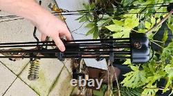 Hunting compound bow, arrow holder, x5 arrows, sight, thump guide and more